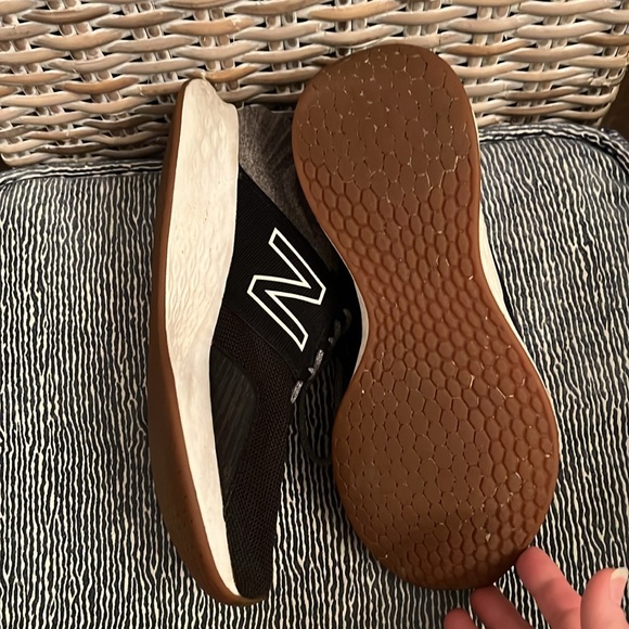 New Balance size 9.5 - Picture 5 of 6